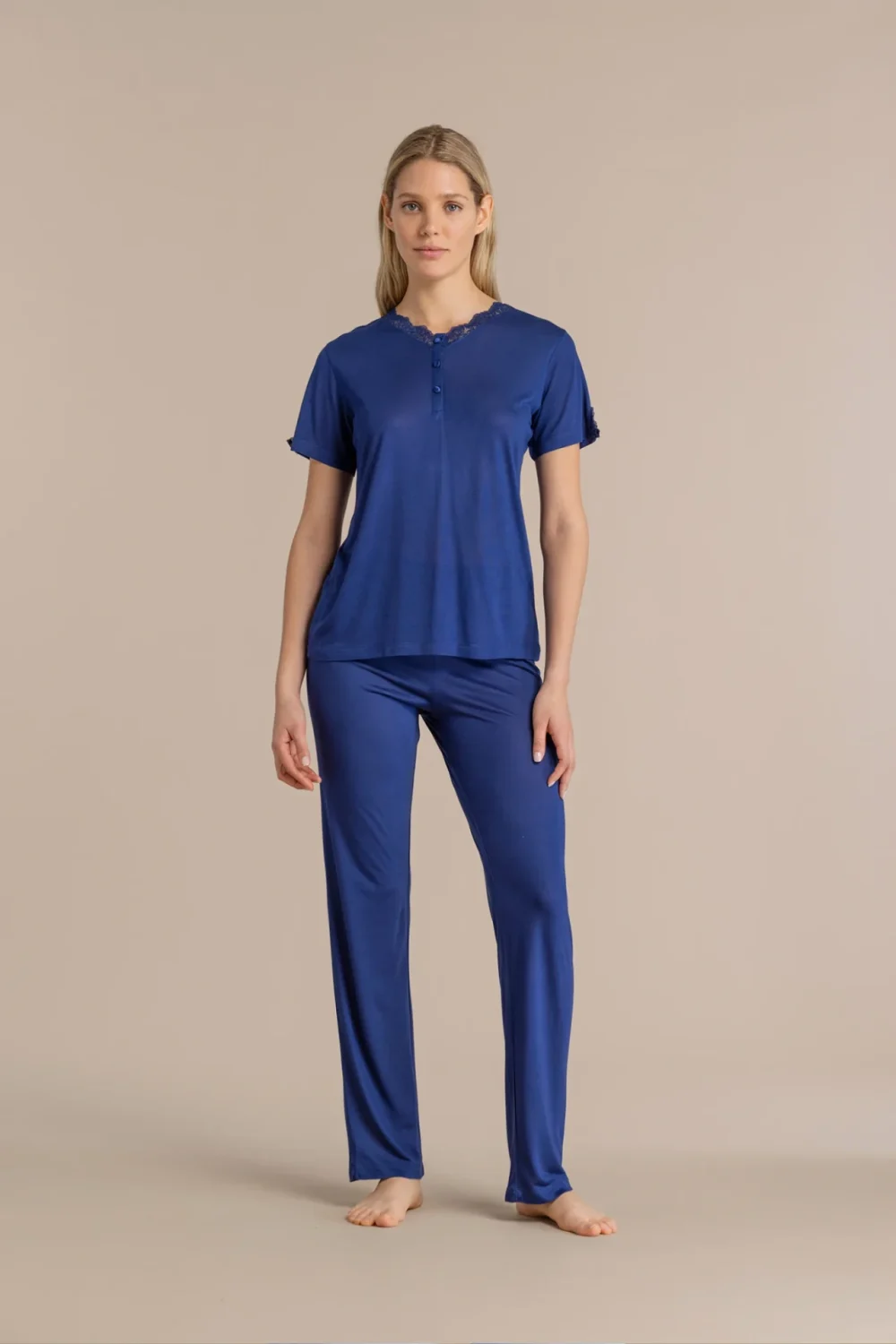 noidìnotte Pigiama donna in modal top con collo tre bottoni e pantalone lungo articolo timeless