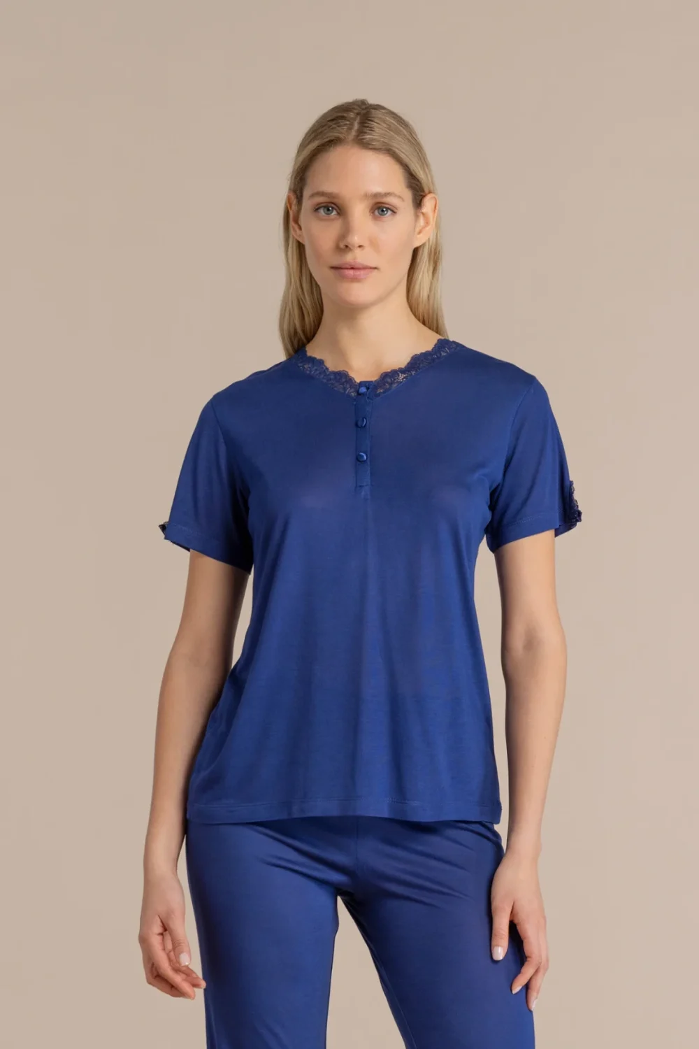 noidìnotte Pigiama donna in modal top con collo tre bottoni e pantalone lungo articolo timeless