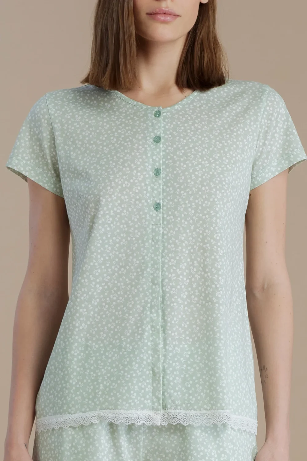 noidìnotte Pigiama donna in cotone top manica corta con abbottonatura sul davanti e pantalone corto articolo cherry bloom