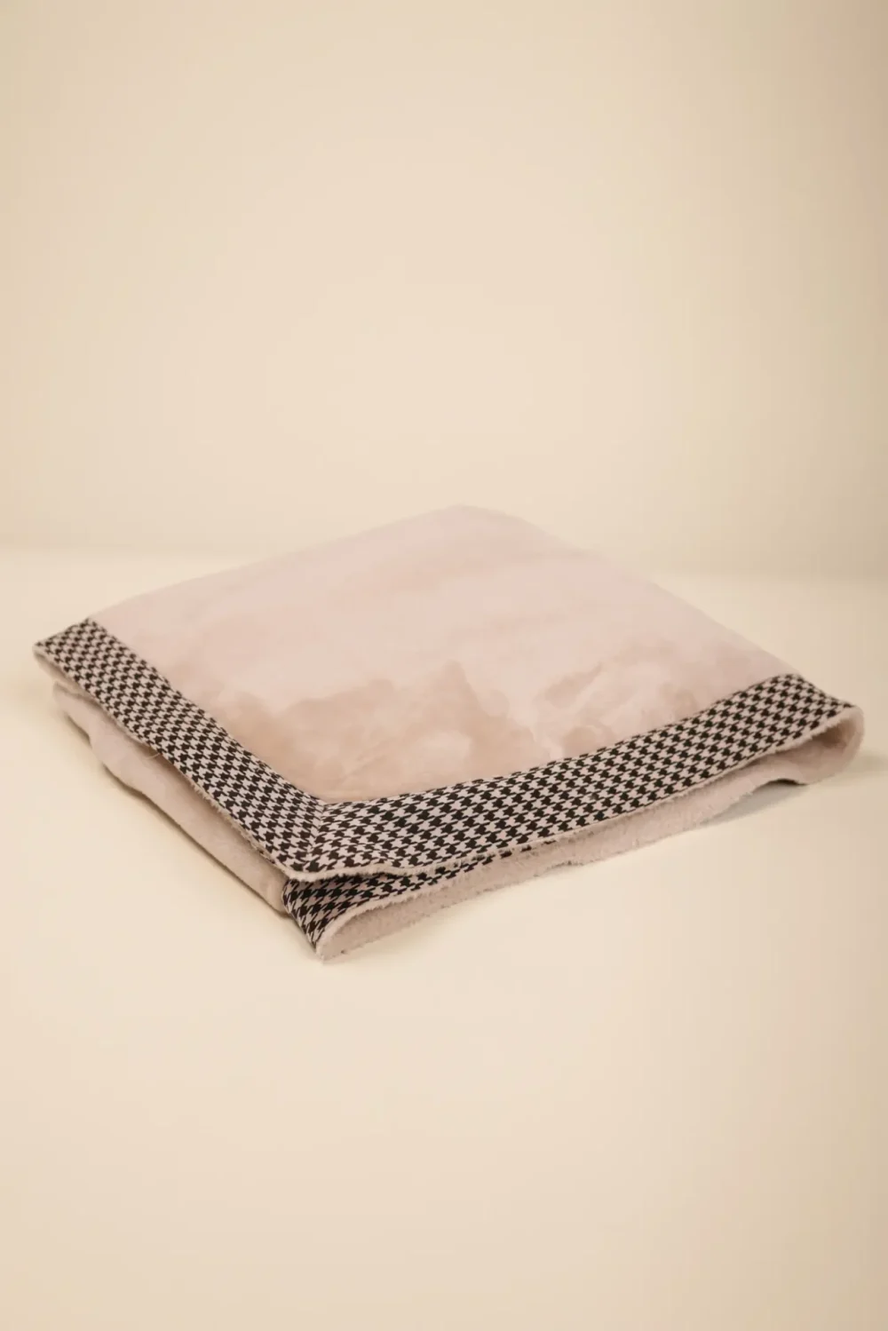 Plaid con bordo in raso misura 130x160cm articolo romantic.