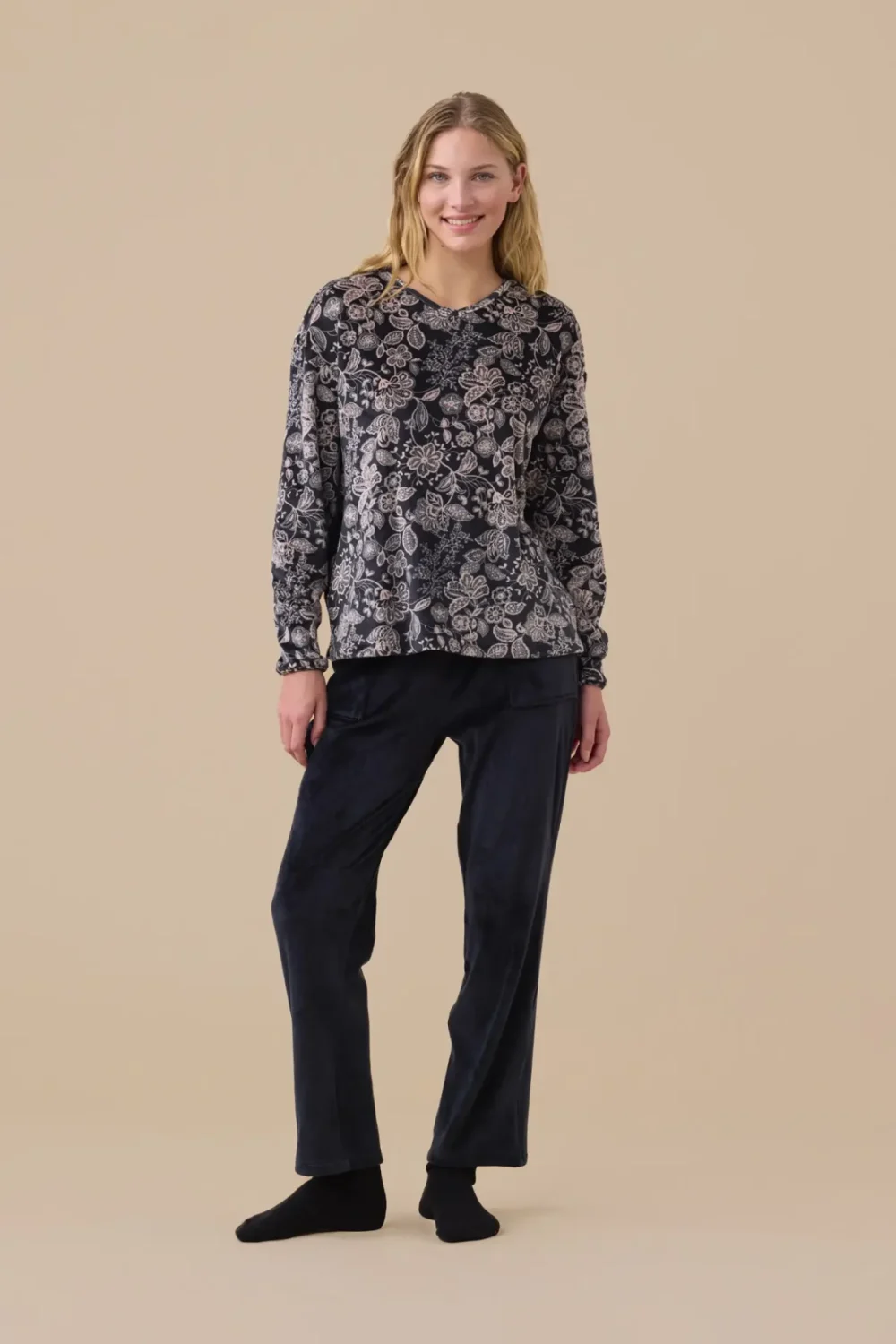 Completo donna ciniglia felpata articolo floreale