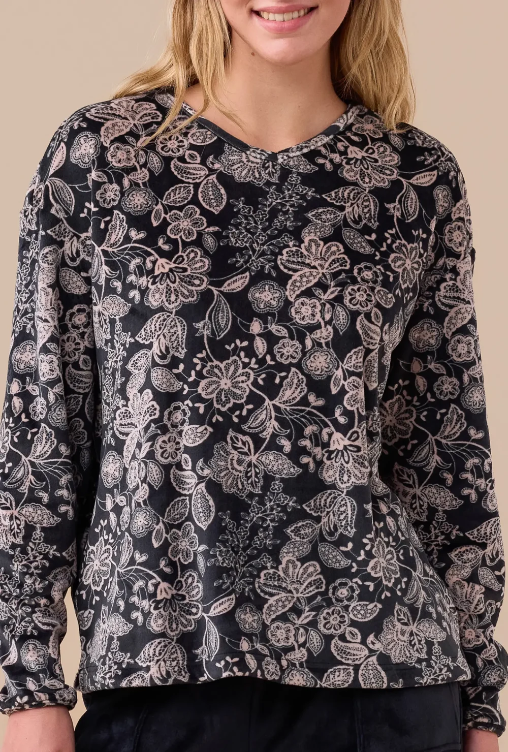 Completo donna ciniglia felpata articolo floreale