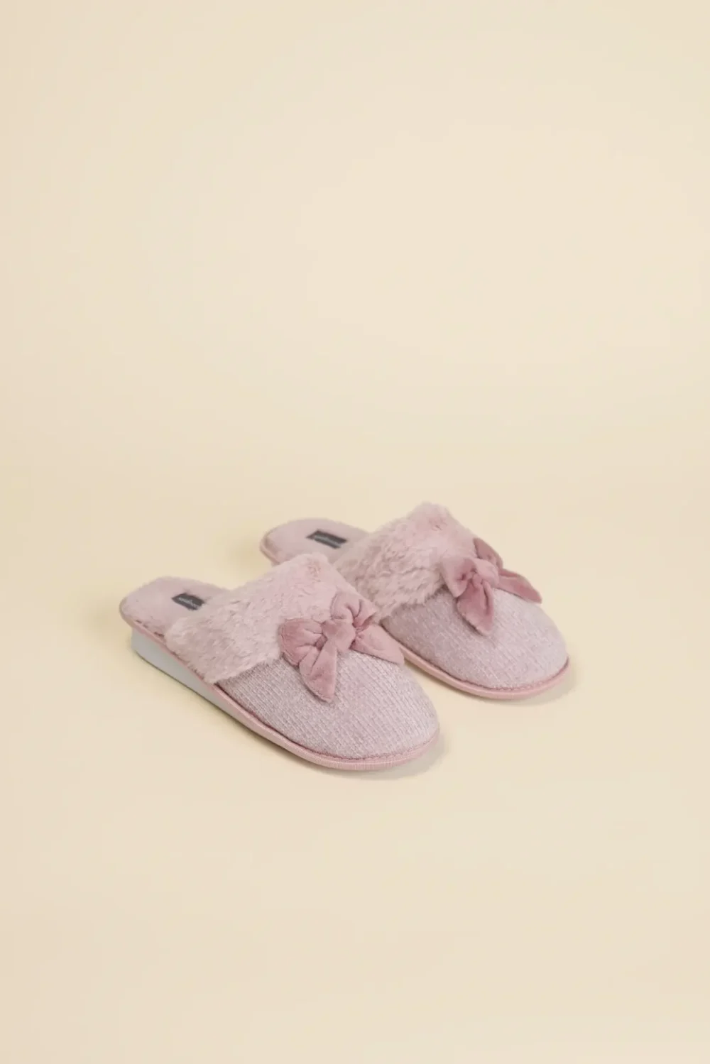 Pantofola donna in ciniglia ed eco-pelliccia articolo fiocco